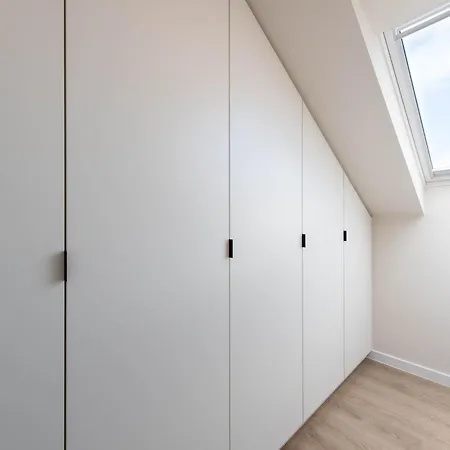 Near Sandy In Belgium, Cleaning Included Appartement